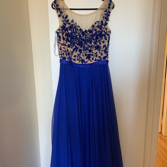 Prom dress - Picture 2 of 4